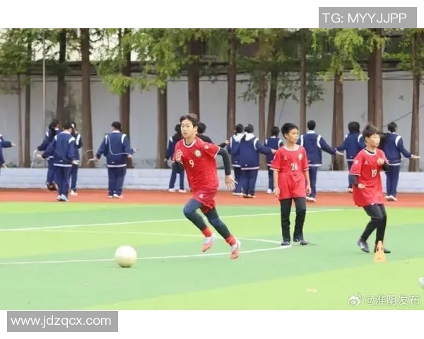 涂姓足球明星的崛起与成就揭秘他们如何在绿茵场上书写传奇